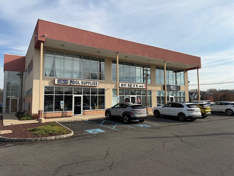 More Photos Of 348 N US Hwy 9, Manalapan Township Office For Lease