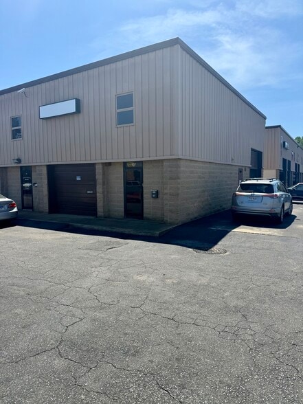 More Photos Of 101 S First Colonial Rd, Virginia Beach Light Manufacturing For Sale