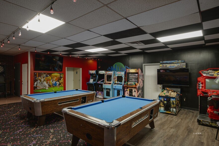 More Photos Of 1037 OH-7, Gallipolis Sports And Entertainment For Sale