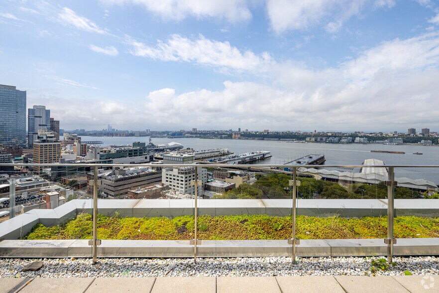 More Photos Of 550 W 54th St, New York Apartments For Lease