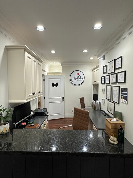 More Photos Of 3323 SW Naito Pky, Portland Office For Sale