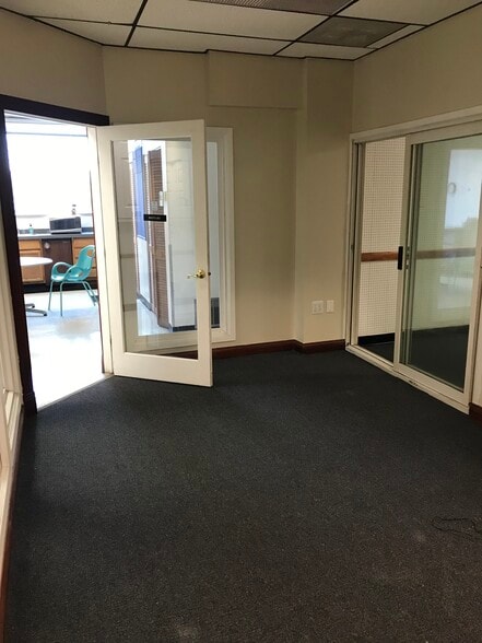 More Photos Of 4616 W Fullerton Ave, Chicago Light Manufacturing For Sale