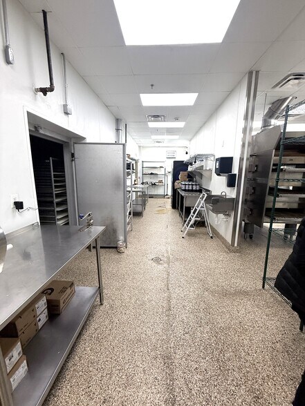 More Photos Of 2502 Highway 87, Navarre Specialty For Sale