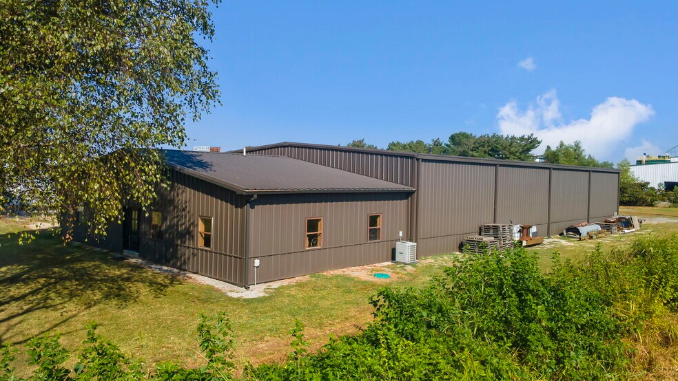 More Photos Of 2948 State Highway V, Matthews Light Manufacturing For Sale