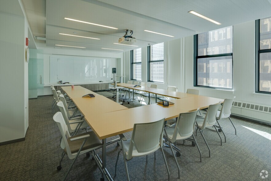 More Photos Of 300 W Adams St, Chicago Office For Sale