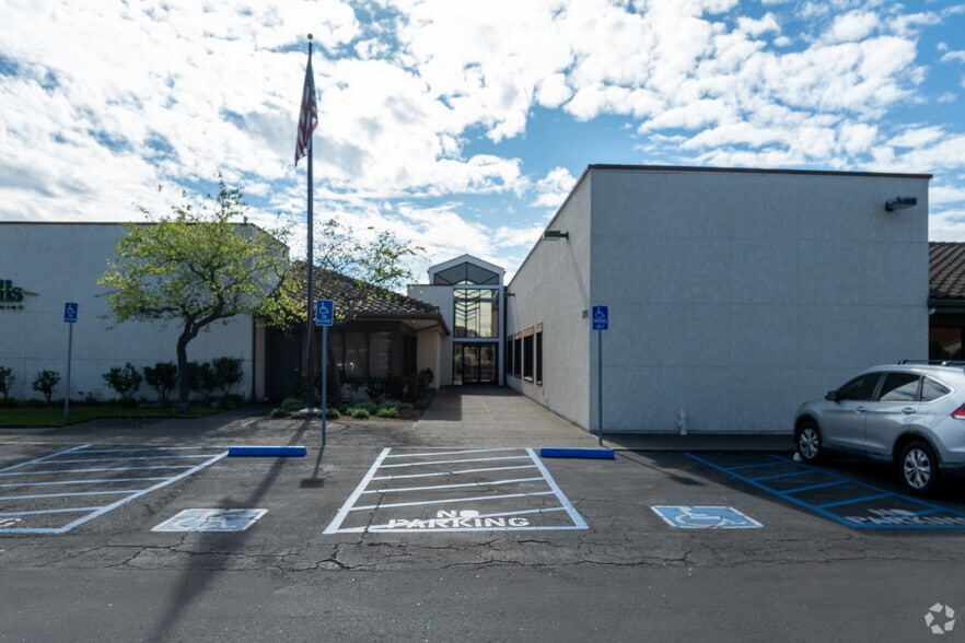 More Photos Of 3880 Constellation Rd, Lompoc Bank For Lease