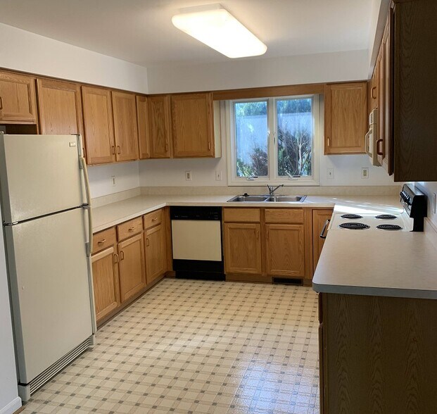 More Photos Of 2200 Airey Ct, Ann Arbor Self Storage For Lease
