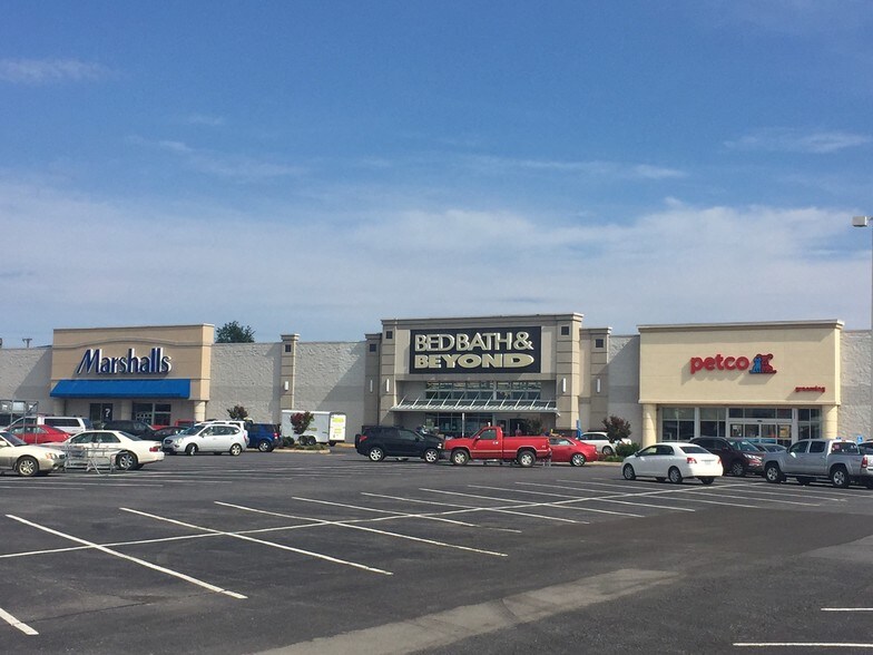 More Photos Of 1287-1455 Towne Square Blvd, Roanoke Unknown For Lease