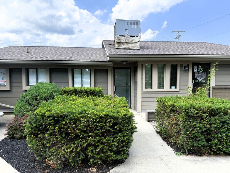 More Photos Of 5685 Highland Rd, Waterford Medical For Sale