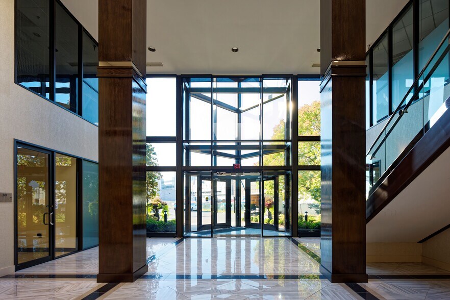 More Photos Of 4910 Brownsboro Rd, Louisville Office For Lease