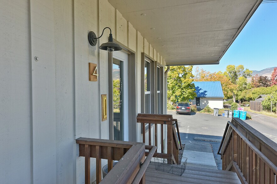 More Photos Of 993 Siskiyou Blvd, Ashland Office For Sale