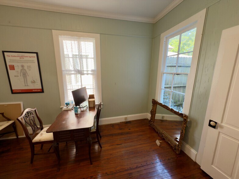 More Photos Of 824 E La Rua St, Pensacola Freestanding For Sale