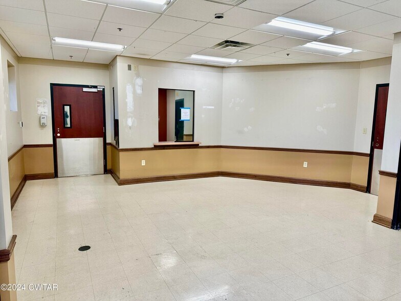 More Photos Of 2214 Osborne St, Humboldt Medical For Sale