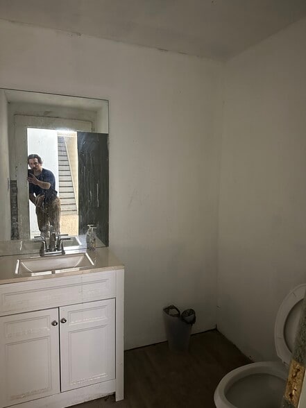 More Photos Of 583-587 Broad St, Newark Storefront Retail Office For Lease