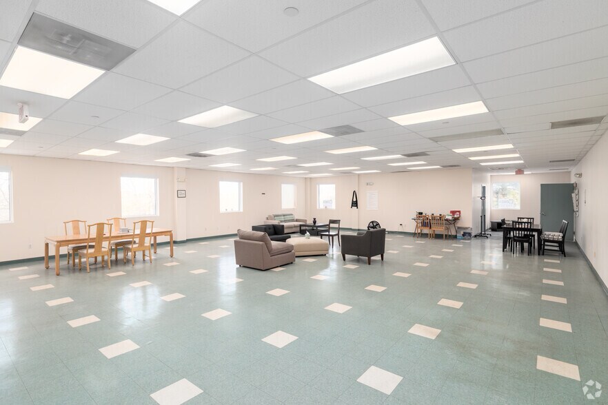 More Photos Of 47 Commerce Dr, Cranbury Light Distribution For Sale