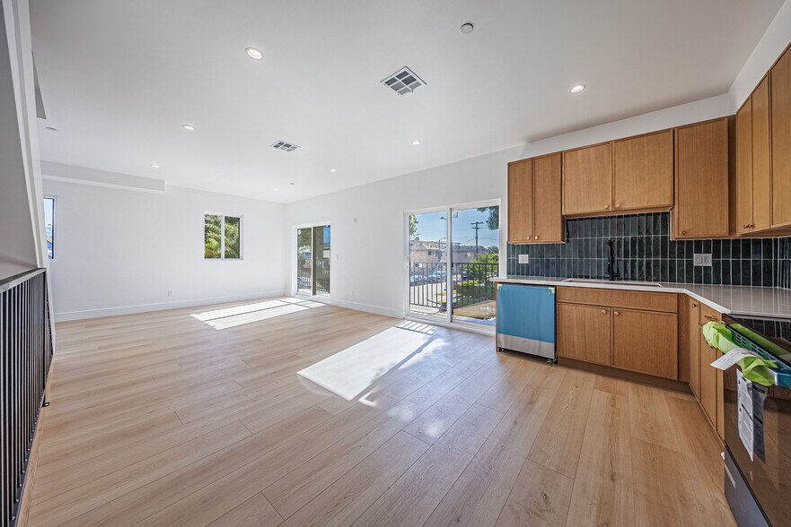 More Photos Of 2938 S Sycamore Ave, Los Angeles Apartments For Sale