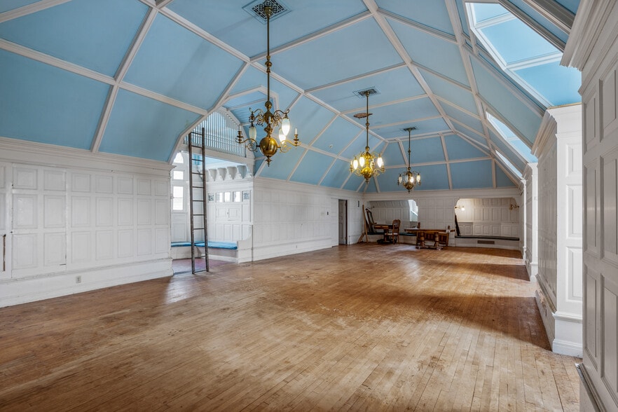 More Photos Of 76 Prospect St, Vernon Funeral Home For Sale