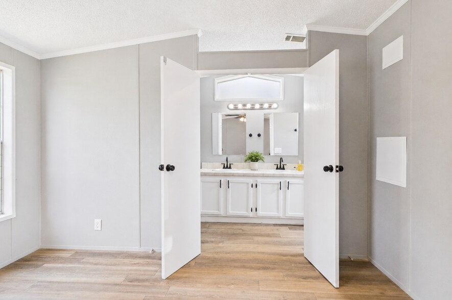 More Photos Of 12418 N Lake Houston Pkwy, Houston Land For Lease