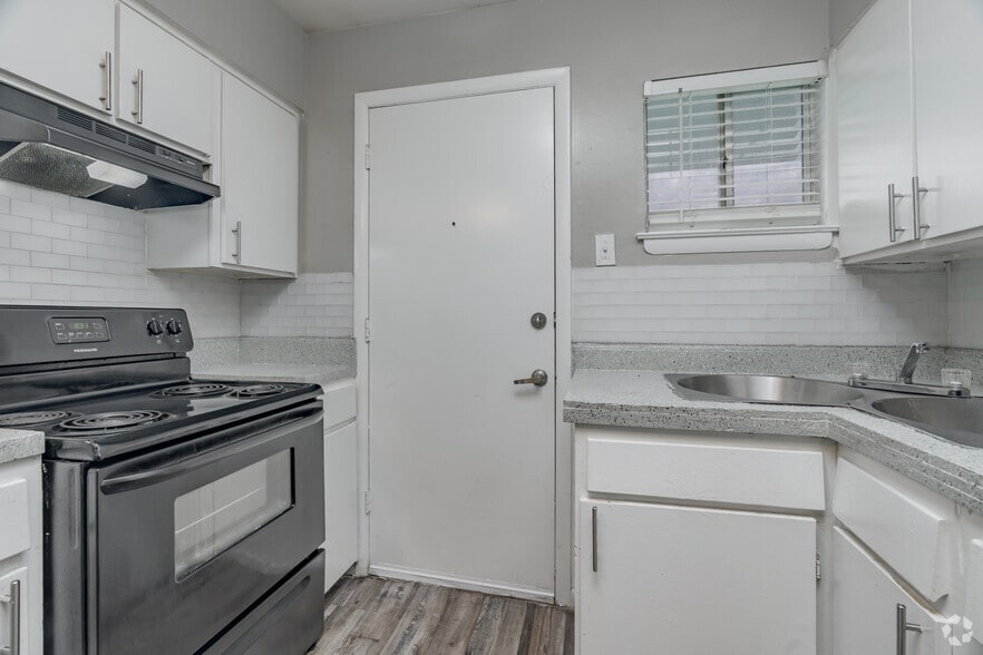 More Photos Of 3299 S Polk St, Dallas Apartments For Sale