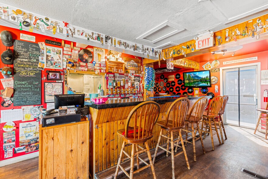 More Photos Of 7 Union St, Smiths Falls Restaurant For Sale