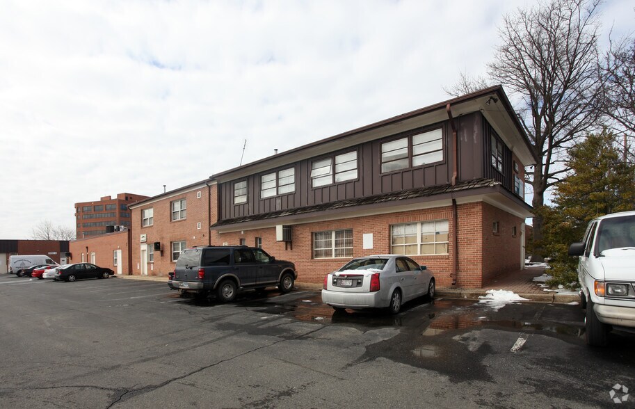 More Photos Of 326 N Stonestreet Ave, Rockville Flex For Lease