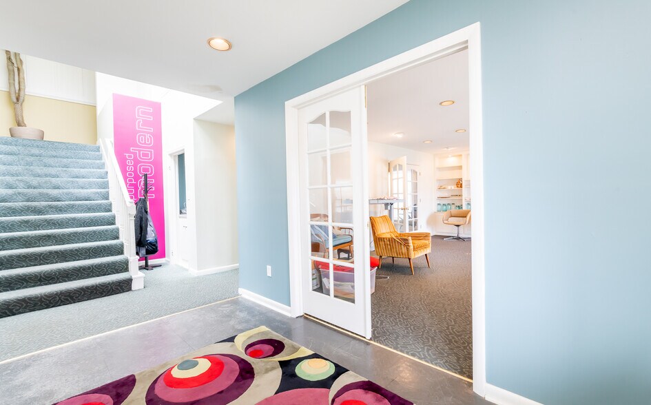 More Photos Of 8101 Warwick Ave, Louisville Office For Sale