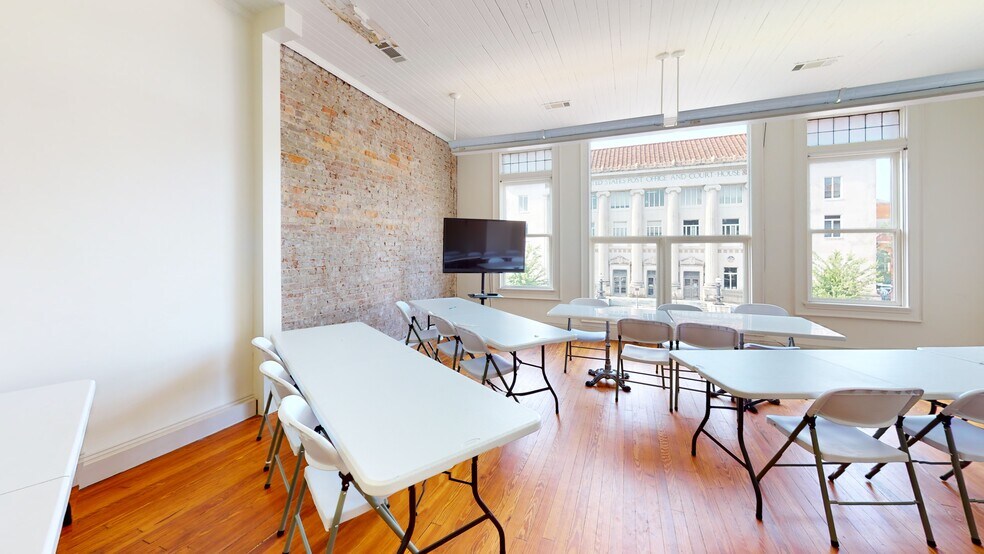 More Photos Of 117 12th St, Columbus Restaurant For Sale