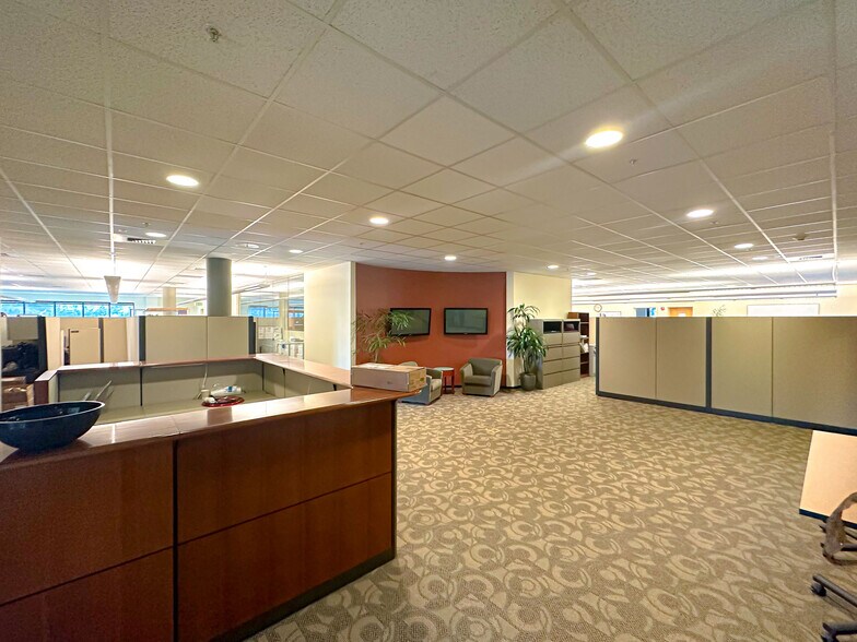 More Photos Of 5121 Skyline Village Loop S, Salem Medical For Sale