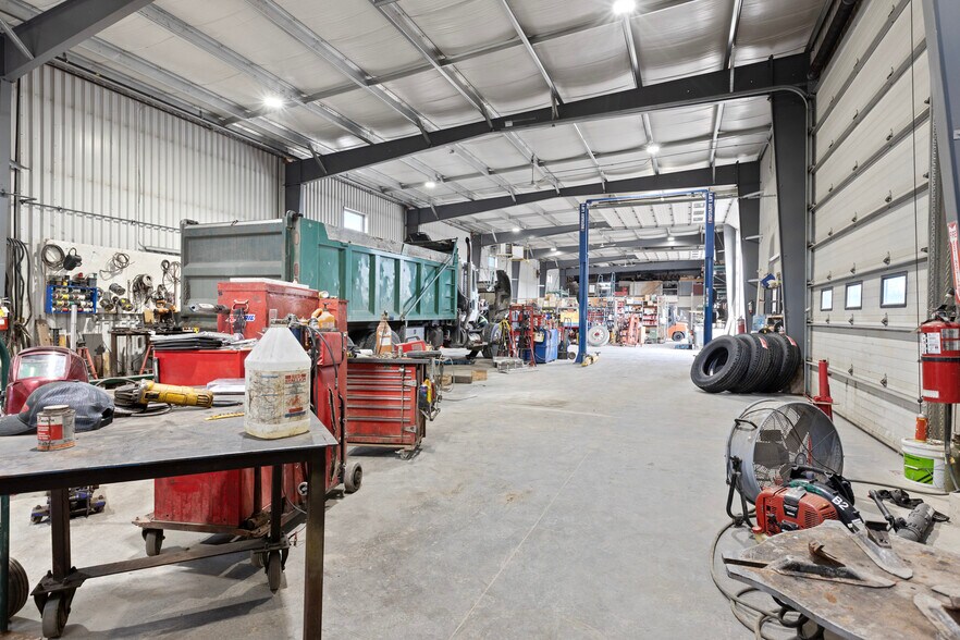 More Photos Of 143 Walgreen Rd, Ottawa Warehouse For Sale