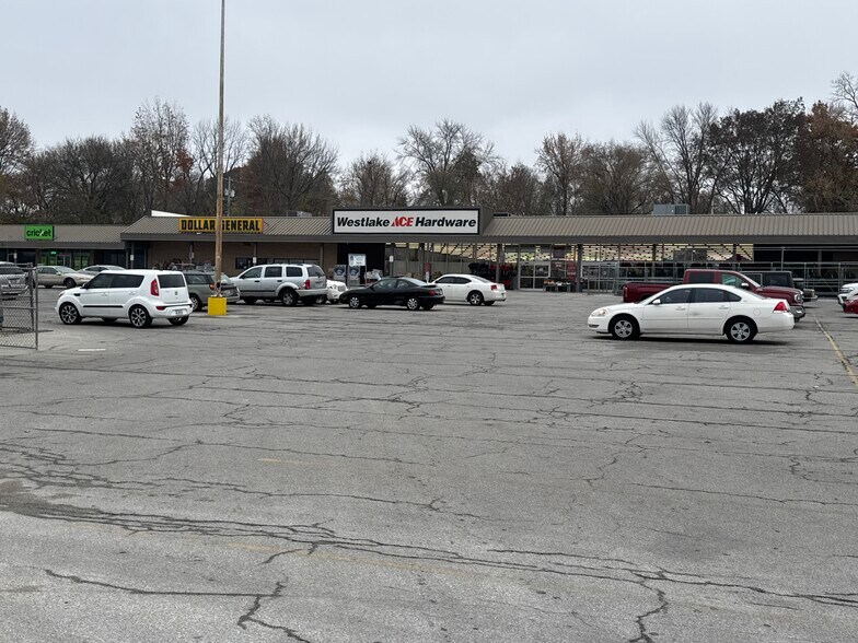 More Photos Of 405-523 E 24 Hwy, Independence Unknown For Lease