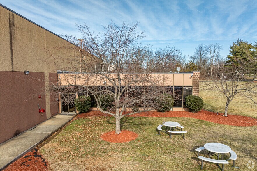 More Photos Of 101 Cottontail Ln, Somerset Warehouse For Lease