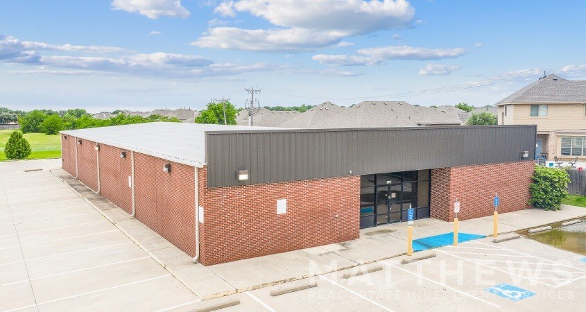 More Photos Of 6600 Bursey Rd, Watauga Freestanding For Sale