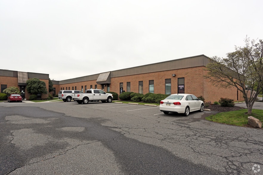 More Photos Of 200-240 Turner Industrial Way, Aston Light Distribution For Lease