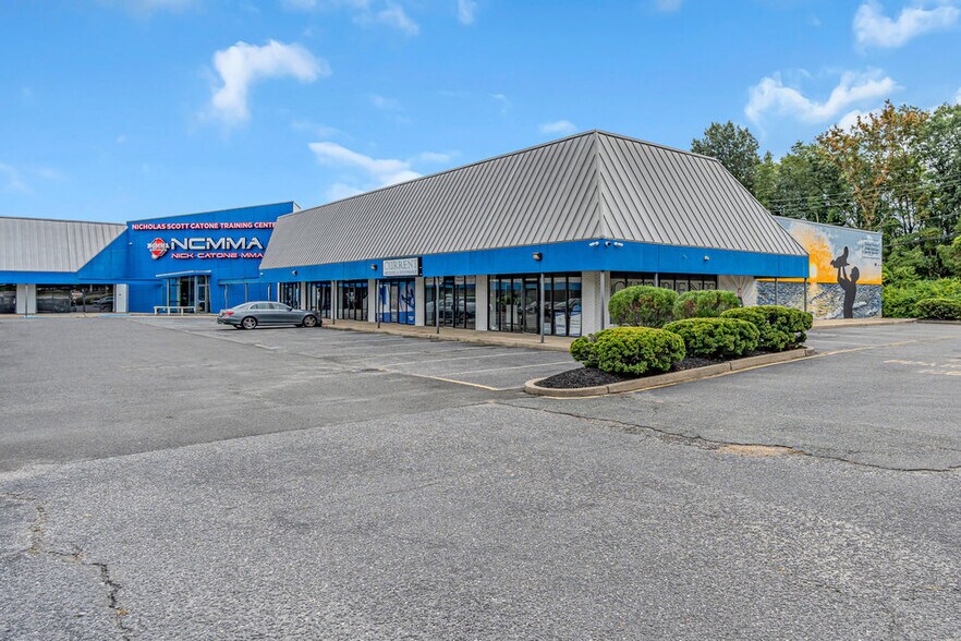 More Photos Of 781 Brick Blvd, Brick General Retail For Lease