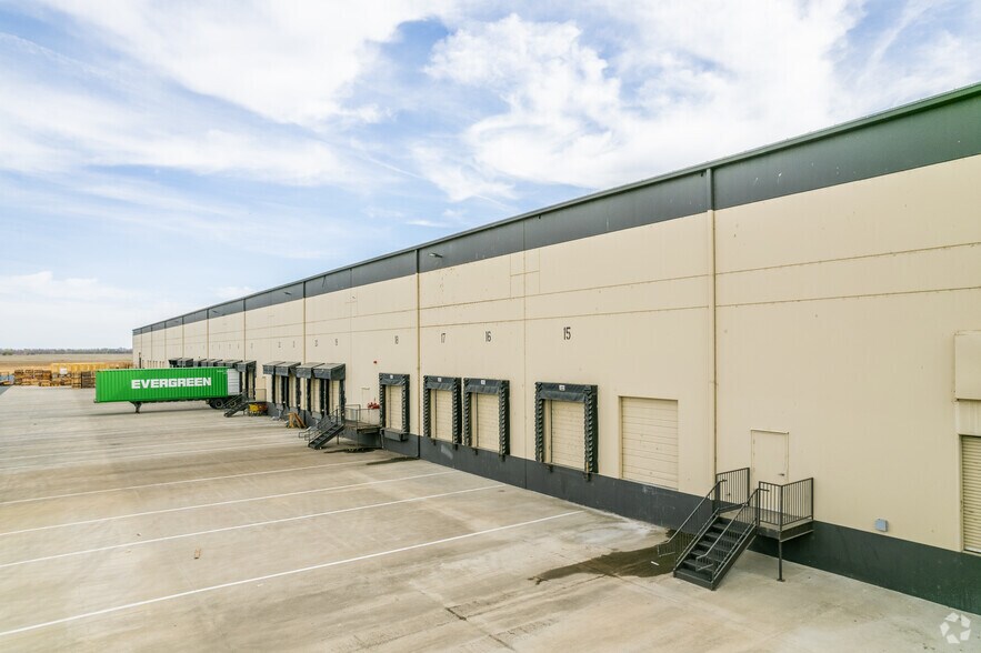 More Photos Of 660 N Pioneer Ave, Woodland Industrial For Sale