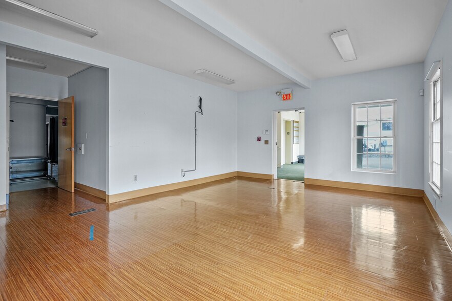 More Photos Of 100 Smithfield Ave, Pawtucket Medical For Sale