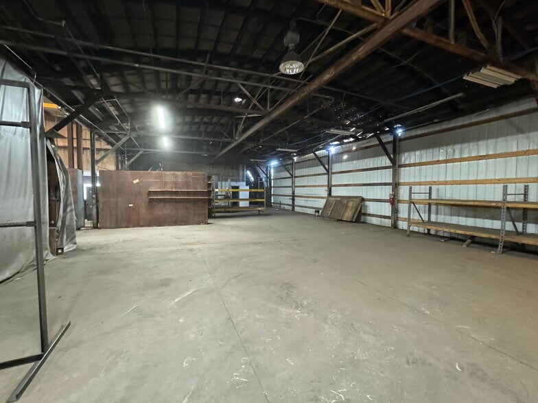 More Photos Of 300 Planters Dr, Columbia Service For Lease