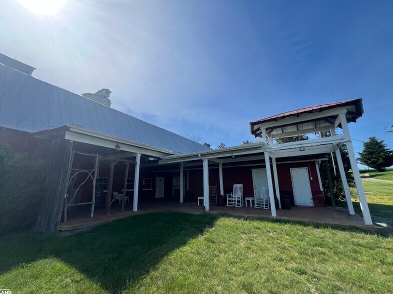 More Photos Of 5189 Rockwood Rd, Dublin Lodge Meeting Hall For Sale