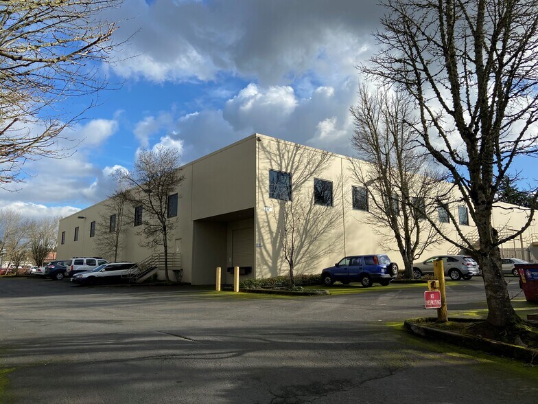 More Photos Of 10189 SW Avery St, Tualatin Manufacturing For Lease