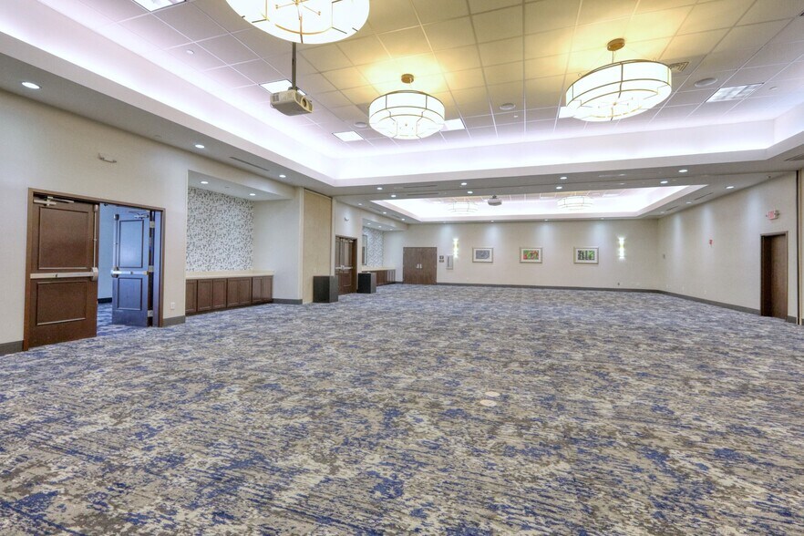 More Photos Of 123 Huvar St, Victoria Hotel For Sale