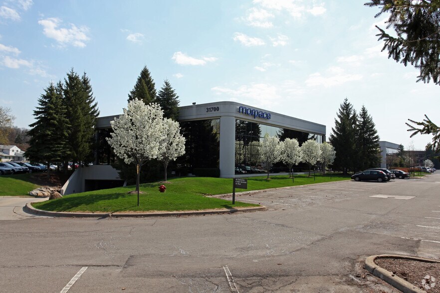 More Photos Of 31700 Middlebelt Rd, Farmington Hills Office For Lease