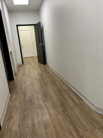 More Photos Of 1320 E 53rd St, Anderson Office For Lease