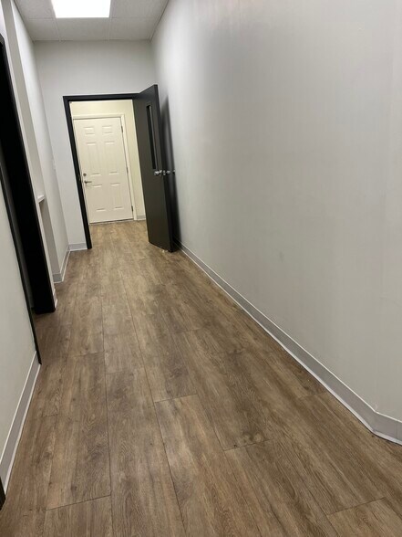 More Photos Of 1320 E 53rd St, Anderson Office For Lease