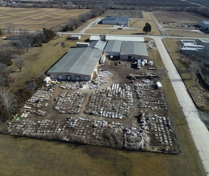 More Photos Of 948 Linnco Dr, La Cygne Warehouse For Sale