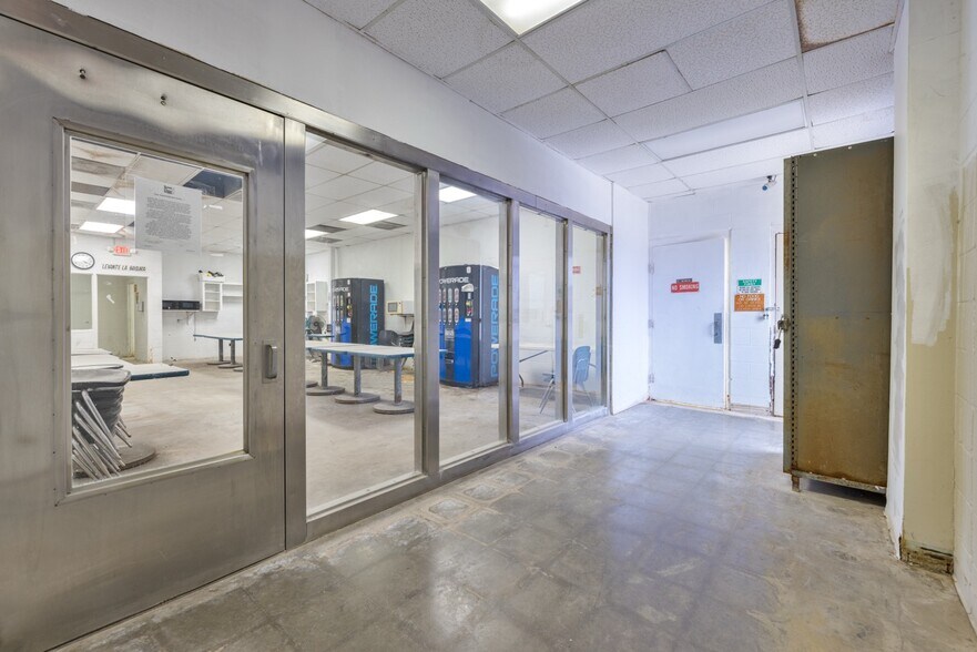 More Photos Of 1809 N Bell St, San Angelo Industrial For Sale