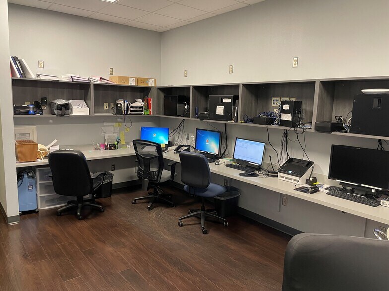 More Photos Of 3187 Paluxy Dr, Tyler Office For Sale