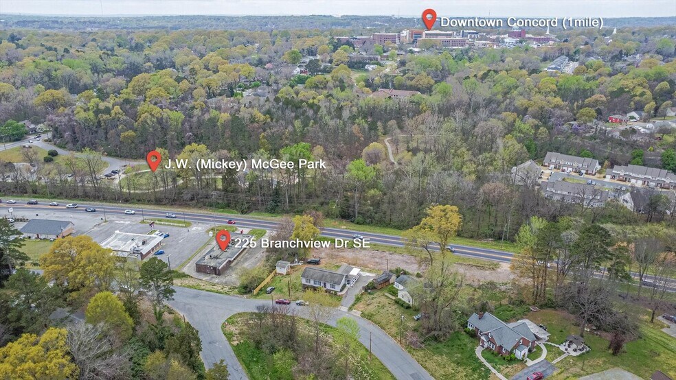 More Photos Of 225 SE Branchview Dr, Concord Freestanding For Sale