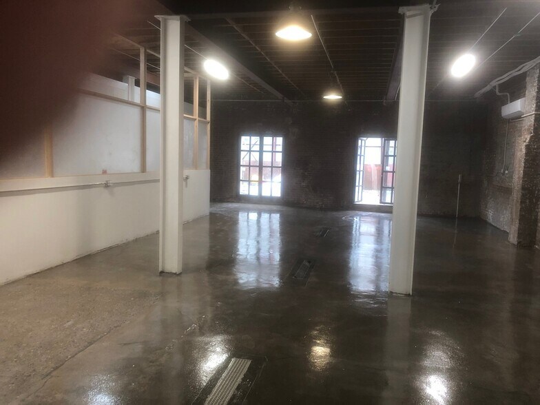 More Photos Of 310 Meserole St, Brooklyn Flex For Lease