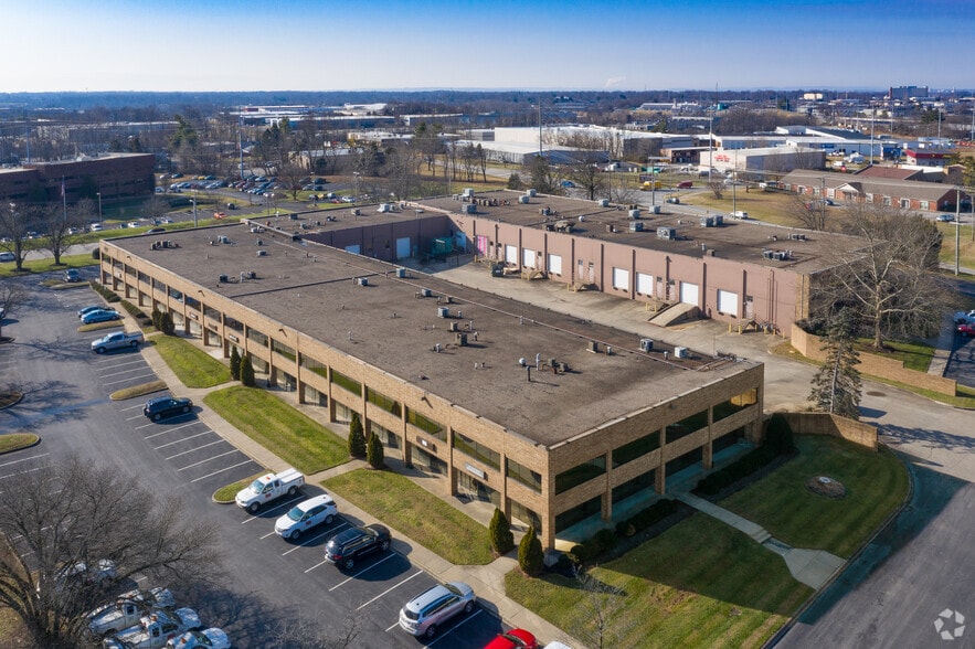 11001 Bluegrass Pky, Louisville, KY 40299 Flex/RD For Lease