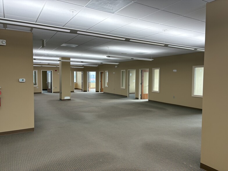 More Photos Of 8100 Sandpiper Cir, Nottingham Medical For Sale